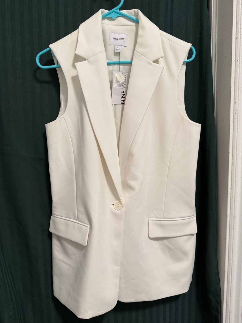 Nine West Cream Notch-Lapel Sleeveless Blazer Vest